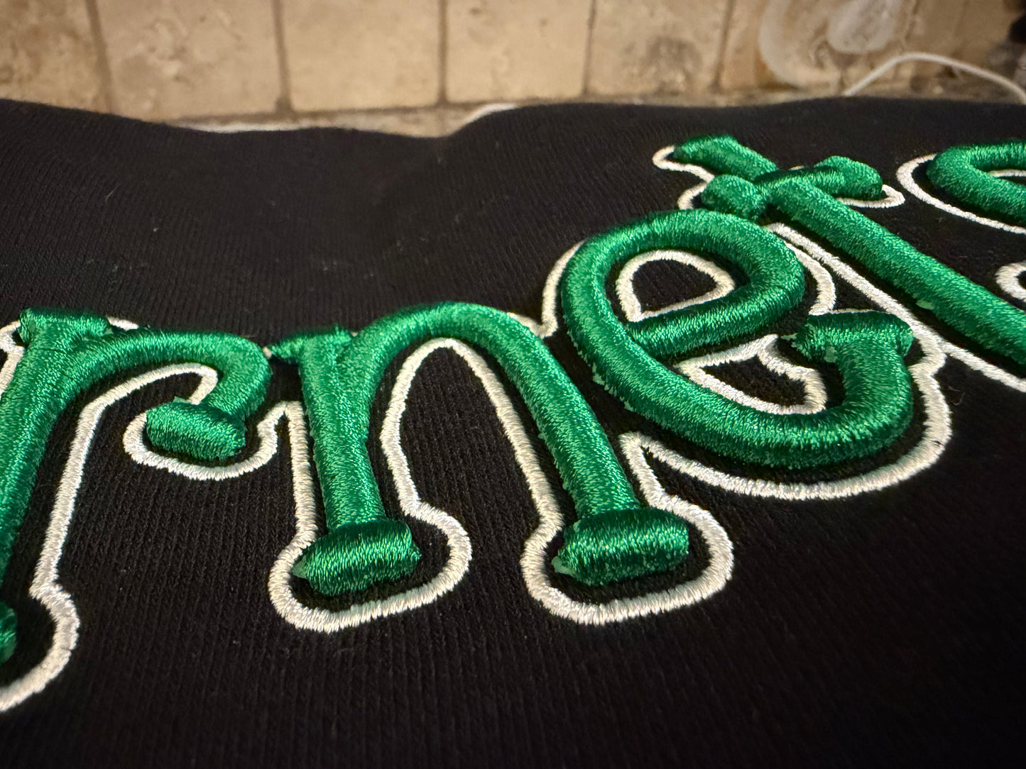 HORNETS PUFF EMBROIDERED SWEATSHIRT