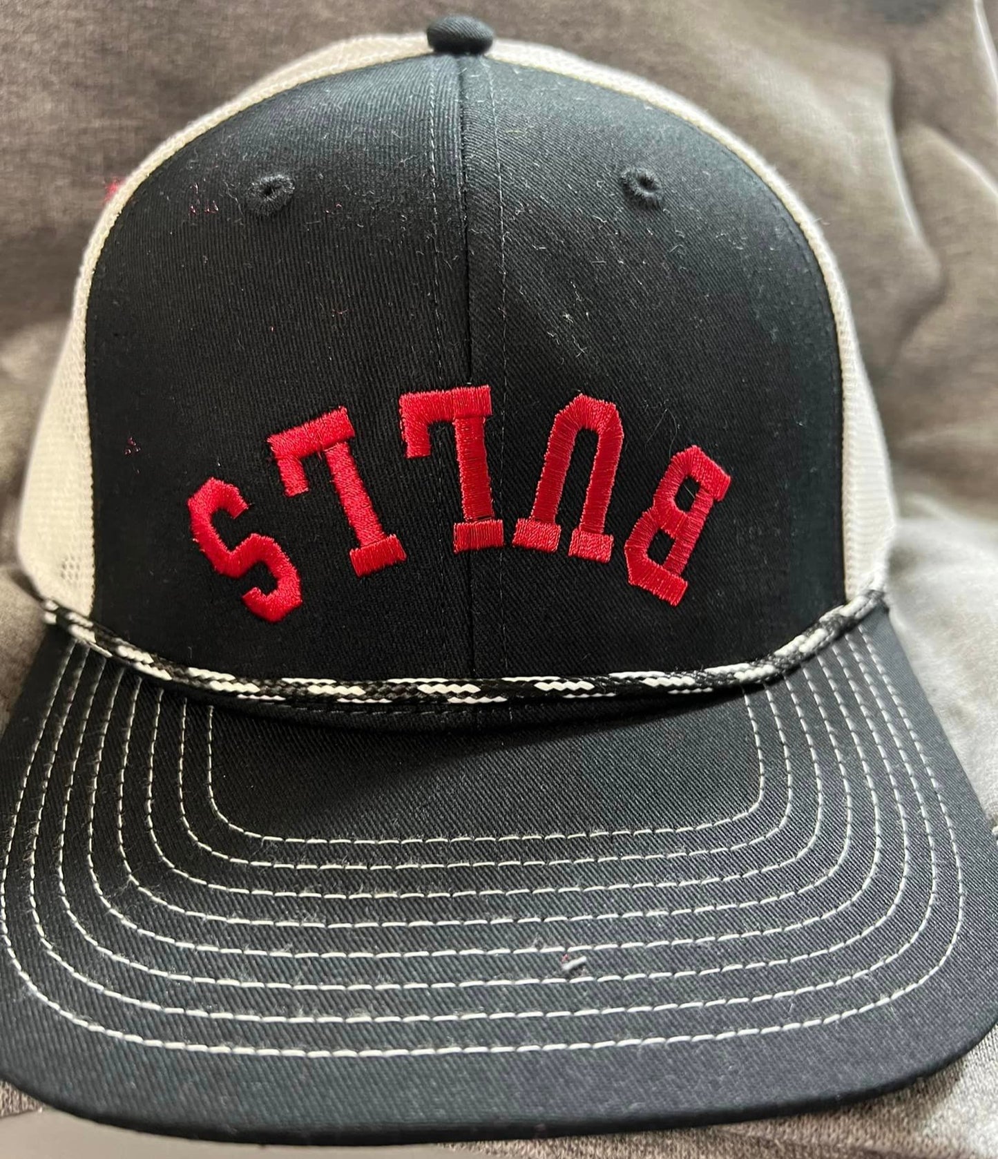 UPSIDE DOWN BULLS HAT